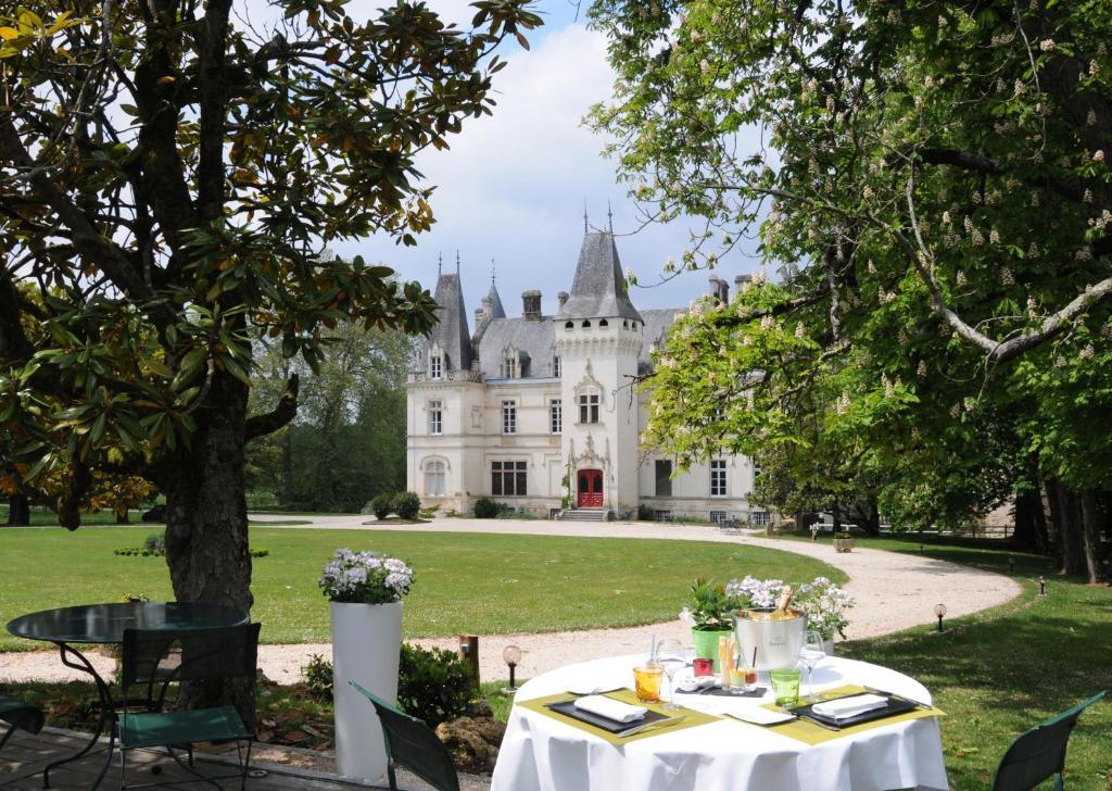 Chateau-Hotel De Nieuil Exterior photo